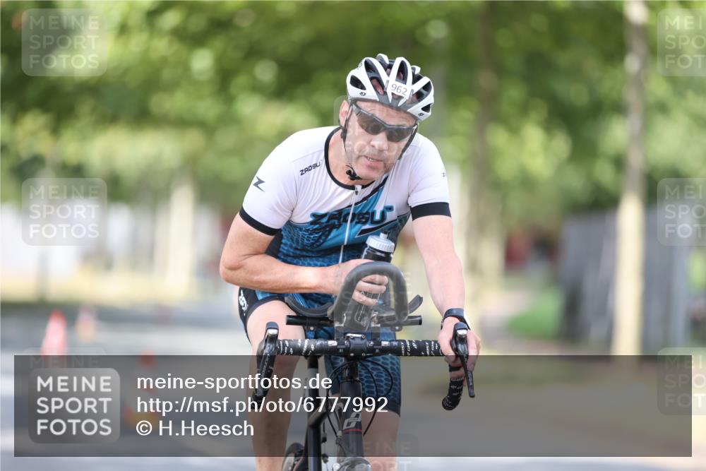 11.08.2024 - GEWOBA Citytriathlon Bremen H.Heesch http://msf.ph/oto/6777992 11.08.2024 11:46:15 Radfahren 755, 757, 773, 775, 806, 839, 843, 853, 954, 962 meine-sportfotos.de
