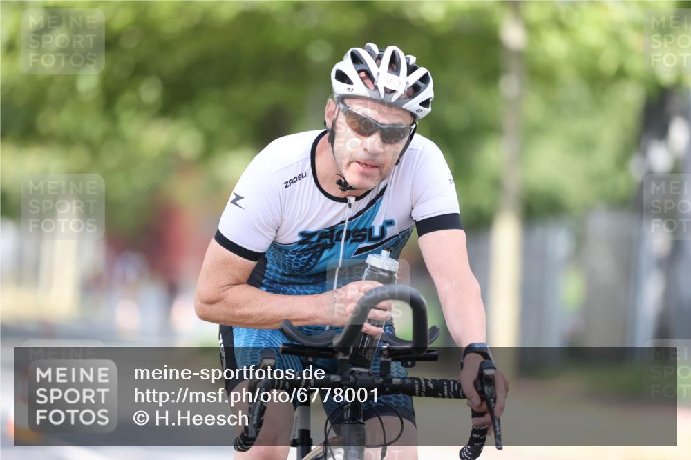 11.08.2024 - GEWOBA Citytriathlon Bremen H.Heesch http://msf.ph/oto/6778001 11.08.2024 11:46:15 Radfahren 755, 757, 773, 775, 806, 839, 843, 853, 954, 962 meine-sportfotos.de