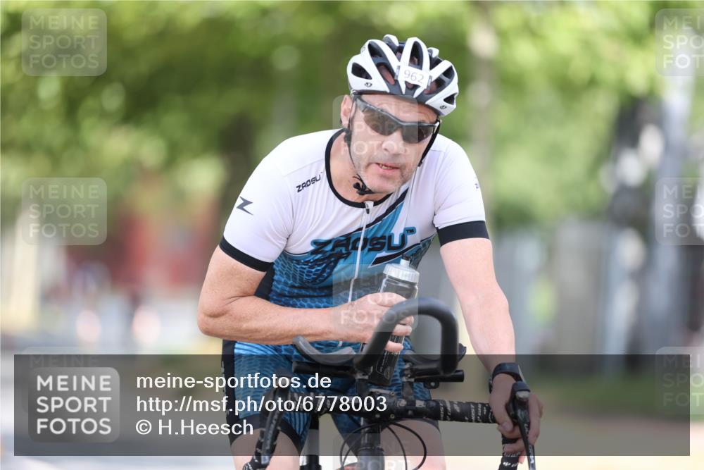 11.08.2024 - GEWOBA Citytriathlon Bremen H.Heesch http://msf.ph/oto/6778003 11.08.2024 11:46:15 Radfahren 755, 757, 773, 775, 806, 839, 843, 853, 954, 962 meine-sportfotos.de