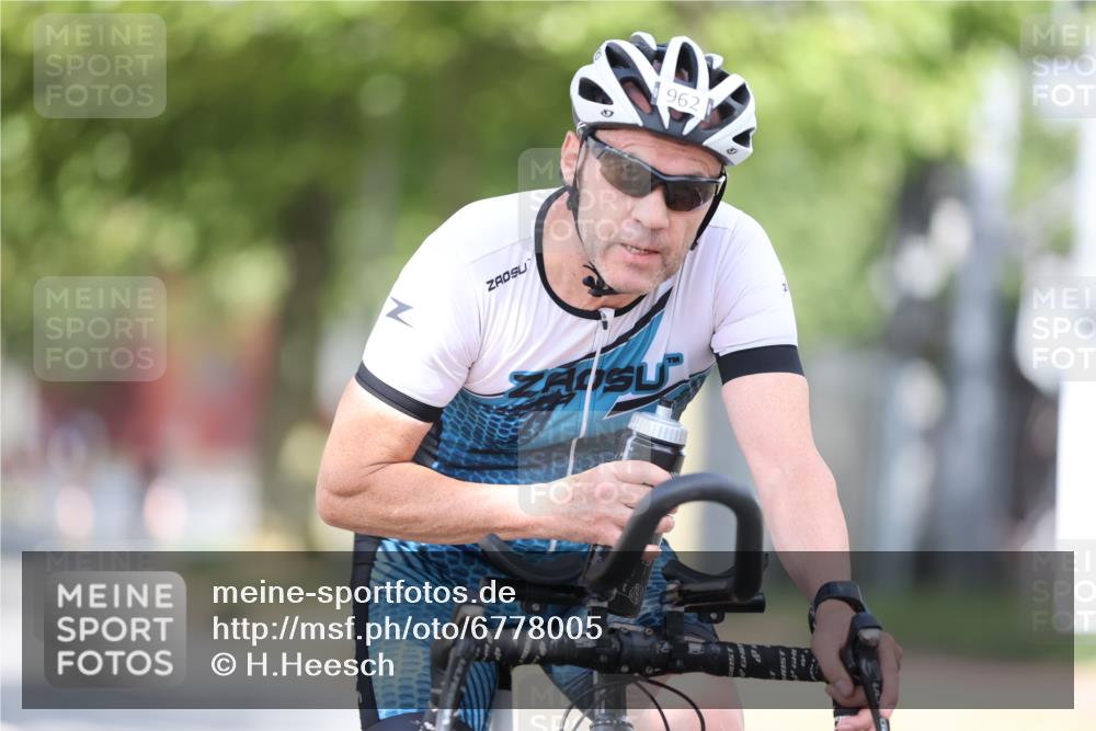 11.08.2024 - GEWOBA Citytriathlon Bremen H.Heesch http://msf.ph/oto/6778005 11.08.2024 11:46:15 Radfahren 755, 757, 773, 775, 806, 839, 843, 853, 954, 962 meine-sportfotos.de