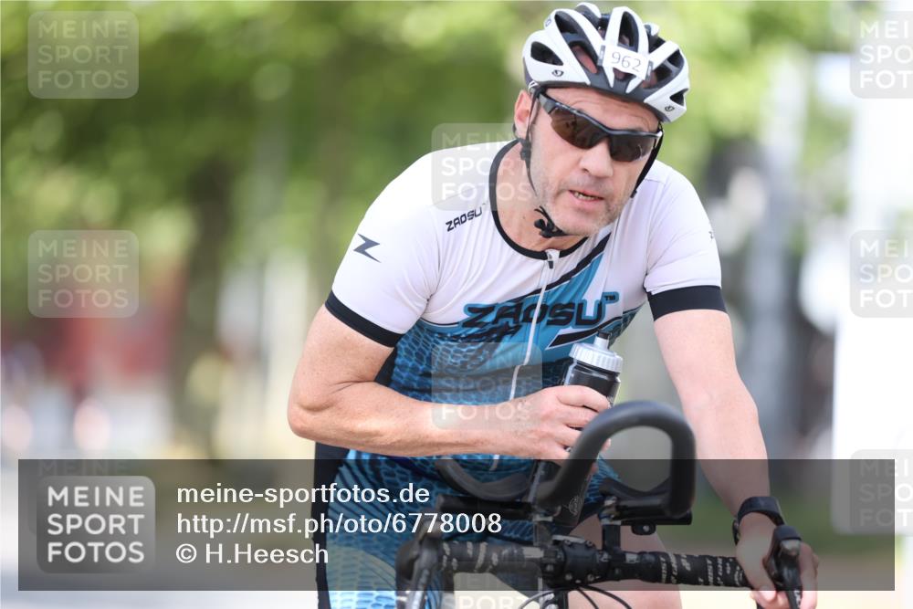 11.08.2024 - GEWOBA Citytriathlon Bremen H.Heesch http://msf.ph/oto/6778008 11.08.2024 11:46:15 Radfahren 755, 757, 773, 775, 806, 839, 843, 853, 954, 962 meine-sportfotos.de