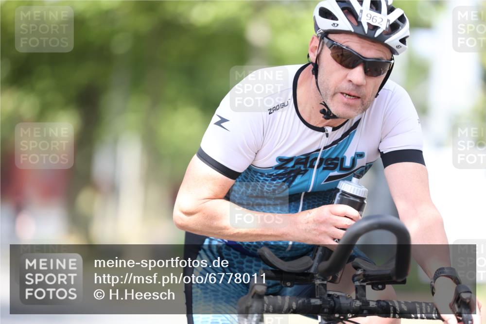 11.08.2024 - GEWOBA Citytriathlon Bremen H.Heesch http://msf.ph/oto/6778011 11.08.2024 11:46:15 Radfahren 755, 757, 773, 775, 806, 839, 843, 853, 954, 962 meine-sportfotos.de