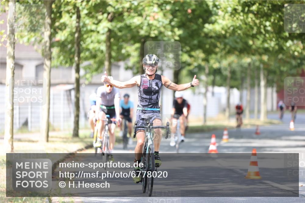 11.08.2024 - GEWOBA Citytriathlon Bremen H.Heesch http://msf.ph/oto/6778020 11.08.2024 11:46:25 Radfahren 703, 757, 768, 773, 806, 839, 843, 942, 962 meine-sportfotos.de