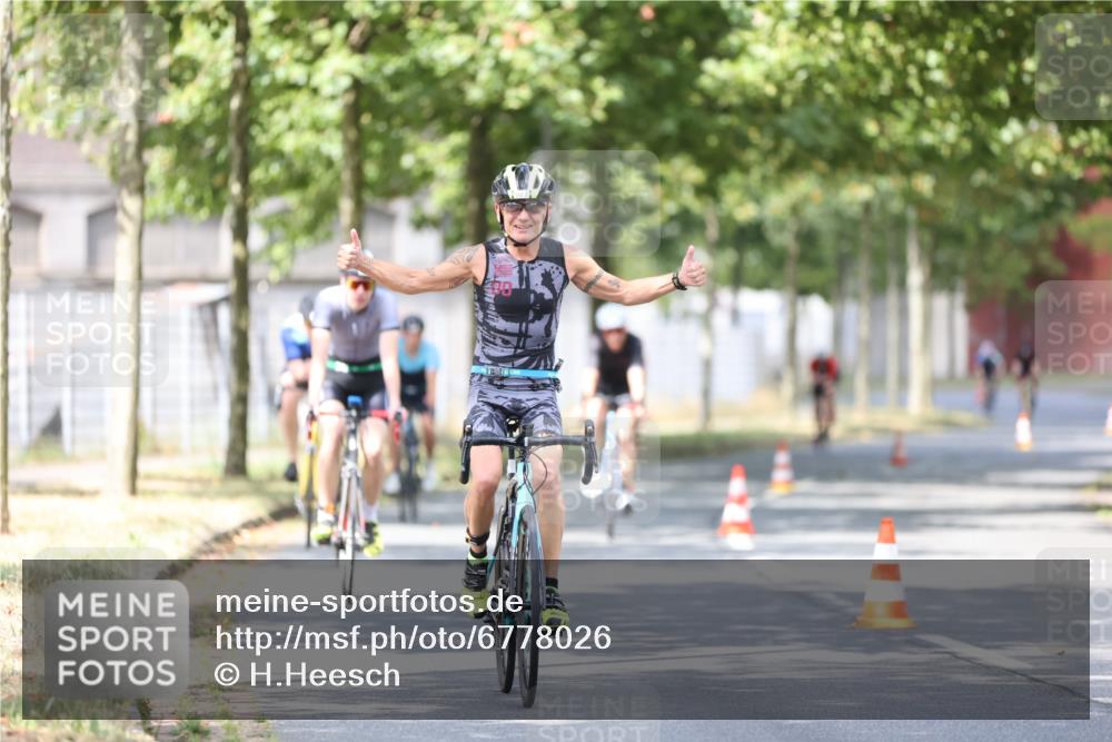 11.08.2024 - GEWOBA Citytriathlon Bremen H.Heesch http://msf.ph/oto/6778026 11.08.2024 11:46:25 Radfahren 703, 757, 768, 773, 806, 839, 843, 942, 962 meine-sportfotos.de