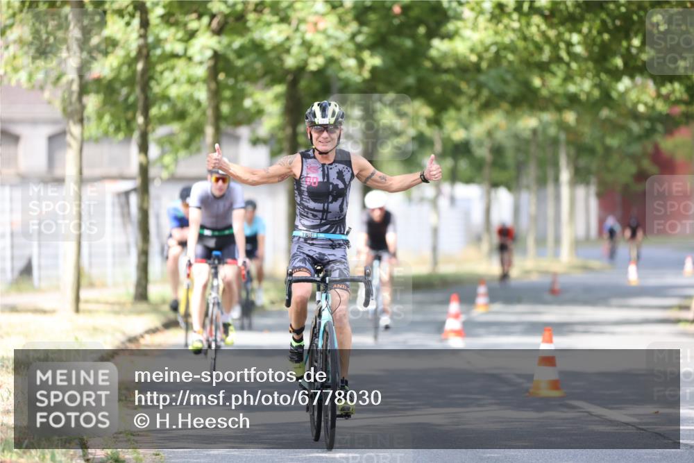 11.08.2024 - GEWOBA Citytriathlon Bremen H.Heesch http://msf.ph/oto/6778030 11.08.2024 11:46:25 Radfahren 703, 757, 768, 773, 806, 839, 843, 942, 962 meine-sportfotos.de