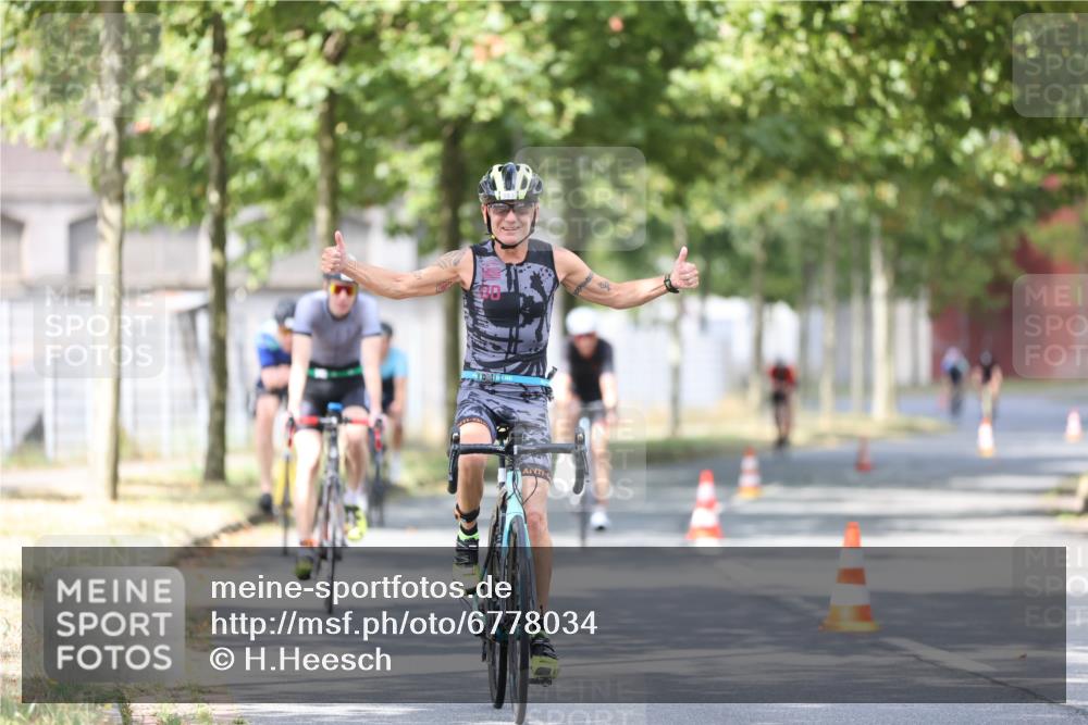 11.08.2024 - GEWOBA Citytriathlon Bremen H.Heesch http://msf.ph/oto/6778034 11.08.2024 11:46:25 Radfahren 703, 757, 768, 773, 806, 839, 843, 942, 962 meine-sportfotos.de