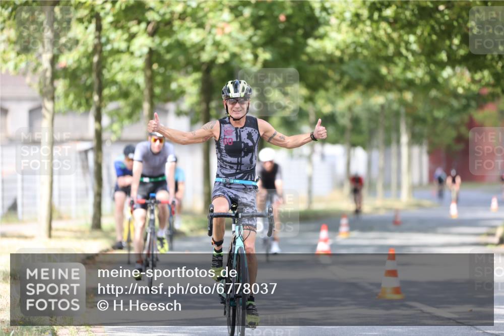 11.08.2024 - GEWOBA Citytriathlon Bremen H.Heesch http://msf.ph/oto/6778037 11.08.2024 11:46:25 Radfahren 703, 757, 768, 773, 806, 839, 843, 942, 962 meine-sportfotos.de