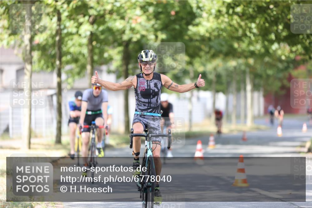 11.08.2024 - GEWOBA Citytriathlon Bremen H.Heesch http://msf.ph/oto/6778040 11.08.2024 11:46:25 Radfahren 703, 757, 768, 773, 806, 839, 843, 942, 962 meine-sportfotos.de