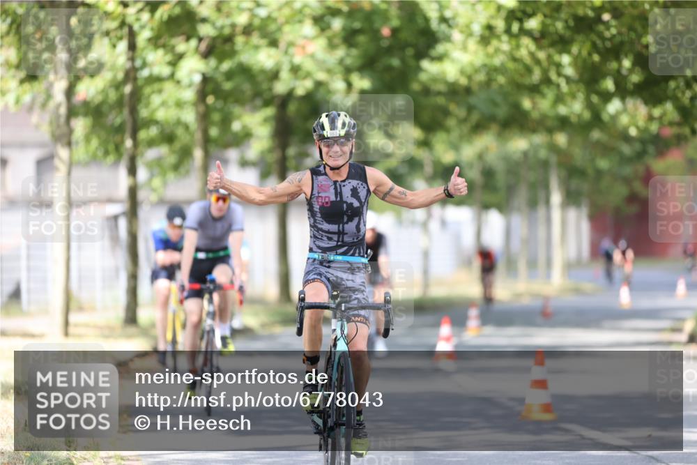 11.08.2024 - GEWOBA Citytriathlon Bremen H.Heesch http://msf.ph/oto/6778043 11.08.2024 11:46:25 Radfahren 703, 757, 768, 773, 806, 839, 843, 942, 962 meine-sportfotos.de
