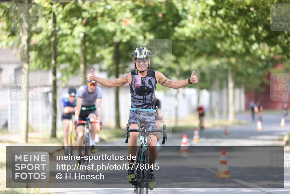 11.08.2024 - GEWOBA Citytriathlon Bremen H.Heesch http://msf.ph/oto/6778045 11.08.2024 11:46:25 Radfahren 703, 757, 768, 773, 806, 839, 843, 942, 962 meine-sportfotos.de
