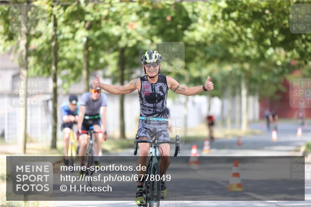 11.08.2024 - GEWOBA Citytriathlon Bremen H.Heesch http://msf.ph/oto/6778049 11.08.2024 11:46:25 Radfahren 703, 757, 768, 773, 806, 839, 843, 942, 962 meine-sportfotos.de