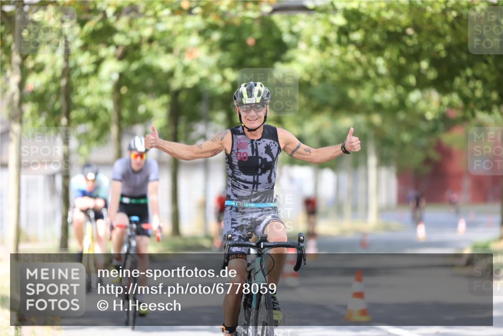 11.08.2024 - GEWOBA Citytriathlon Bremen H.Heesch http://msf.ph/oto/6778059 11.08.2024 11:46:25 Radfahren 703, 757, 768, 773, 806, 839, 843, 942, 962 meine-sportfotos.de