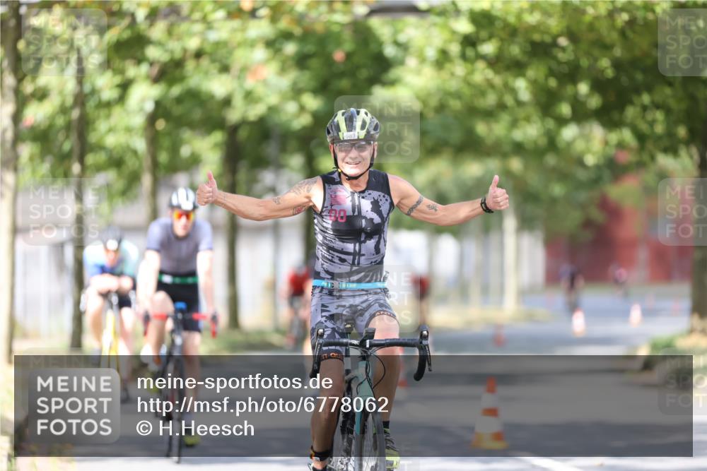 11.08.2024 - GEWOBA Citytriathlon Bremen H.Heesch http://msf.ph/oto/6778062 11.08.2024 11:46:25 Radfahren 703, 757, 768, 773, 806, 839, 843, 942, 962 meine-sportfotos.de