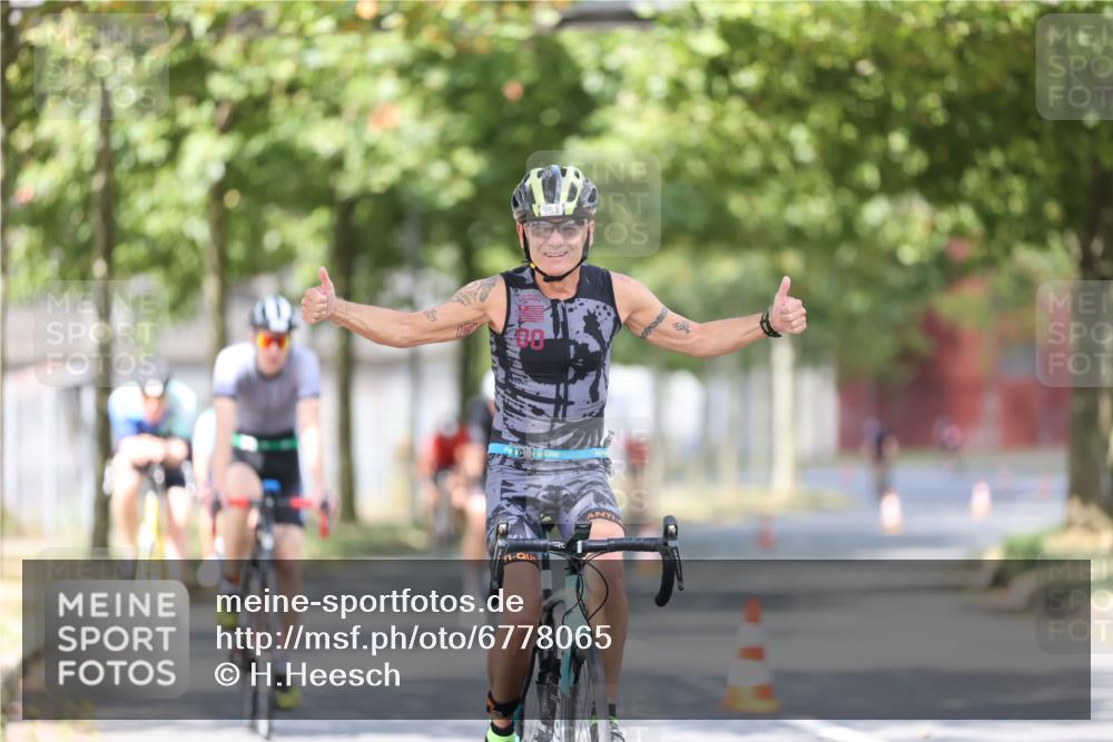 11.08.2024 - GEWOBA Citytriathlon Bremen H.Heesch http://msf.ph/oto/6778065 11.08.2024 11:46:25 Radfahren 703, 757, 768, 773, 806, 839, 843, 942, 962 meine-sportfotos.de