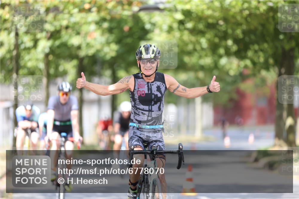 11.08.2024 - GEWOBA Citytriathlon Bremen H.Heesch http://msf.ph/oto/6778070 11.08.2024 11:46:25 Radfahren 703, 757, 768, 773, 806, 839, 843, 942, 962 meine-sportfotos.de