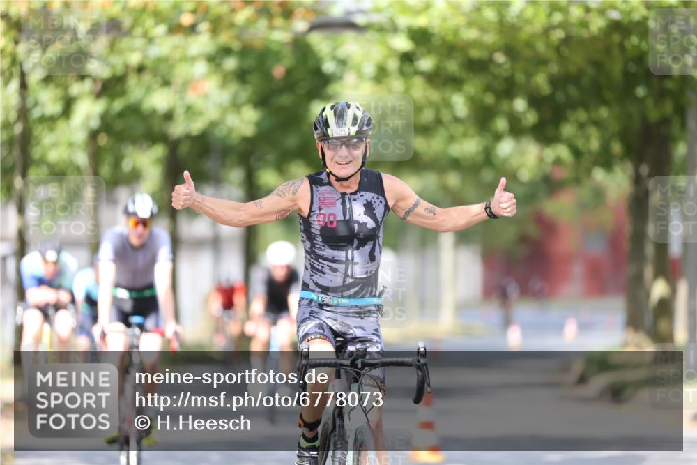 11.08.2024 - GEWOBA Citytriathlon Bremen H.Heesch http://msf.ph/oto/6778073 11.08.2024 11:46:25 Radfahren 703, 757, 768, 773, 806, 839, 843, 942, 962 meine-sportfotos.de