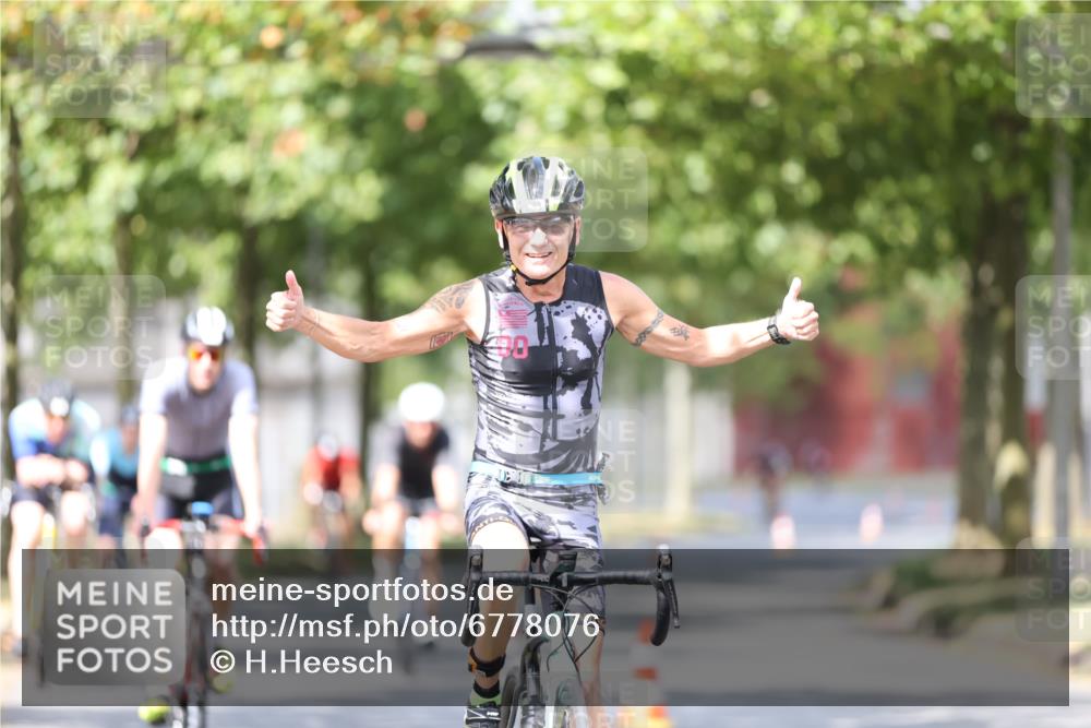 11.08.2024 - GEWOBA Citytriathlon Bremen H.Heesch http://msf.ph/oto/6778076 11.08.2024 11:46:26 Radfahren 703, 757, 768, 773, 839, 843, 942, 962 meine-sportfotos.de