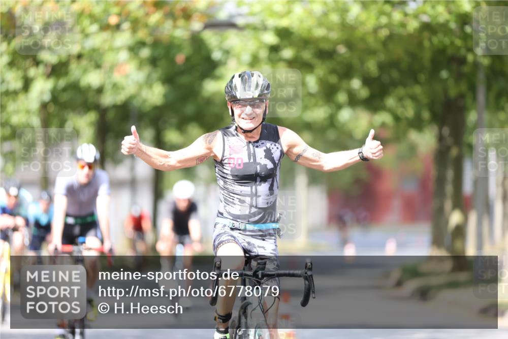 11.08.2024 - GEWOBA Citytriathlon Bremen H.Heesch http://msf.ph/oto/6778079 11.08.2024 11:46:26 Radfahren 703, 757, 768, 773, 839, 843, 942, 962 meine-sportfotos.de