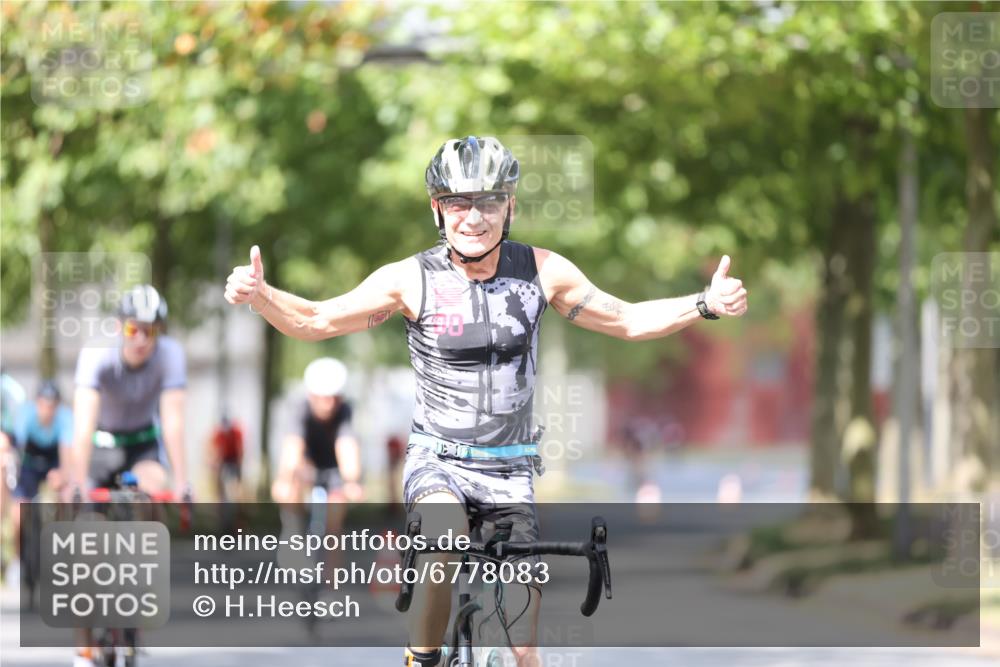 11.08.2024 - GEWOBA Citytriathlon Bremen H.Heesch http://msf.ph/oto/6778083 11.08.2024 11:46:26 Radfahren 703, 757, 768, 773, 839, 843, 942, 962 meine-sportfotos.de