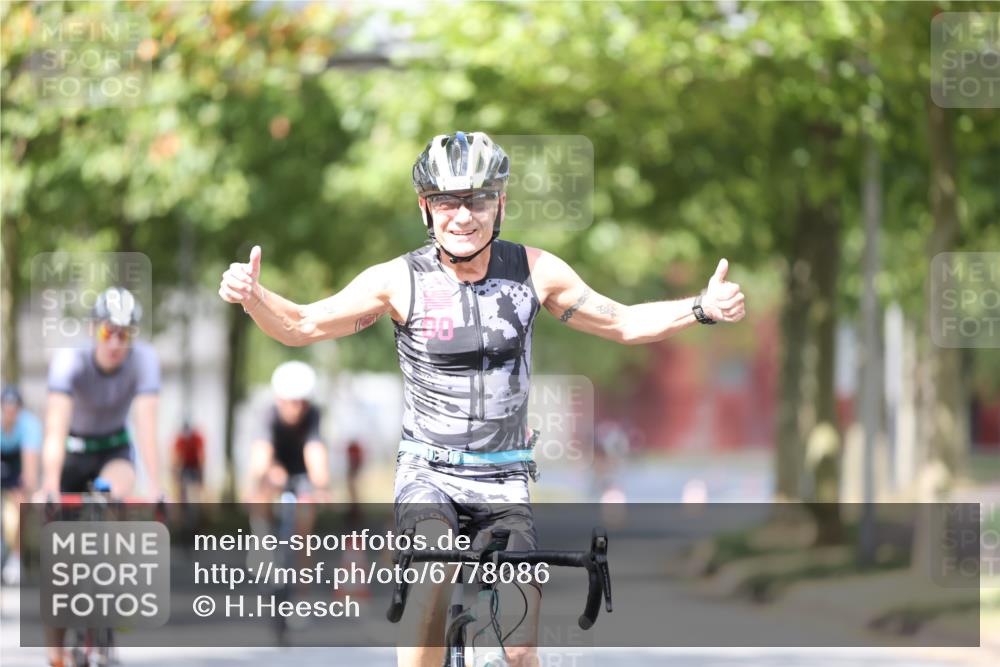 11.08.2024 - GEWOBA Citytriathlon Bremen H.Heesch http://msf.ph/oto/6778086 11.08.2024 11:46:26 Radfahren 703, 757, 768, 773, 839, 843, 942, 962 meine-sportfotos.de