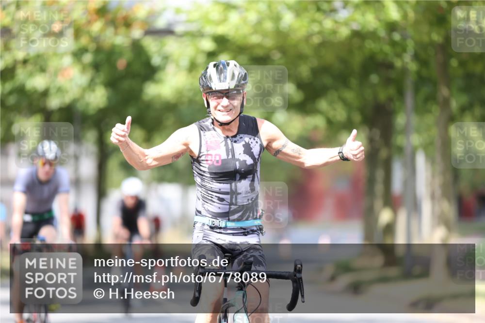 11.08.2024 - GEWOBA Citytriathlon Bremen H.Heesch http://msf.ph/oto/6778089 11.08.2024 11:46:26 Radfahren 703, 757, 768, 773, 839, 843, 942, 962 meine-sportfotos.de