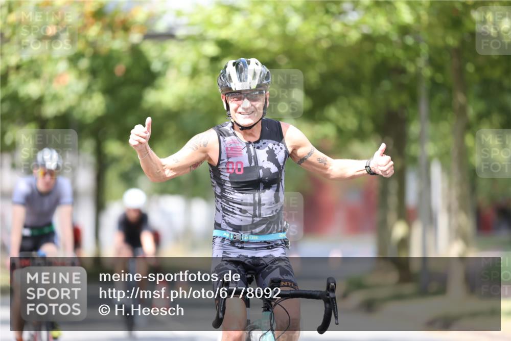 11.08.2024 - GEWOBA Citytriathlon Bremen H.Heesch http://msf.ph/oto/6778092 11.08.2024 11:46:26 Radfahren 703, 757, 768, 773, 839, 843, 942, 962 meine-sportfotos.de