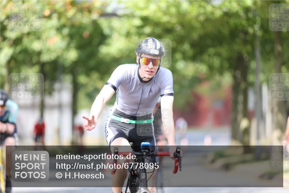 11.08.2024 - GEWOBA Citytriathlon Bremen H.Heesch http://msf.ph/oto/6778095 11.08.2024 11:46:27 Radfahren 703, 757, 768, 773, 839, 843, 942 meine-sportfotos.de