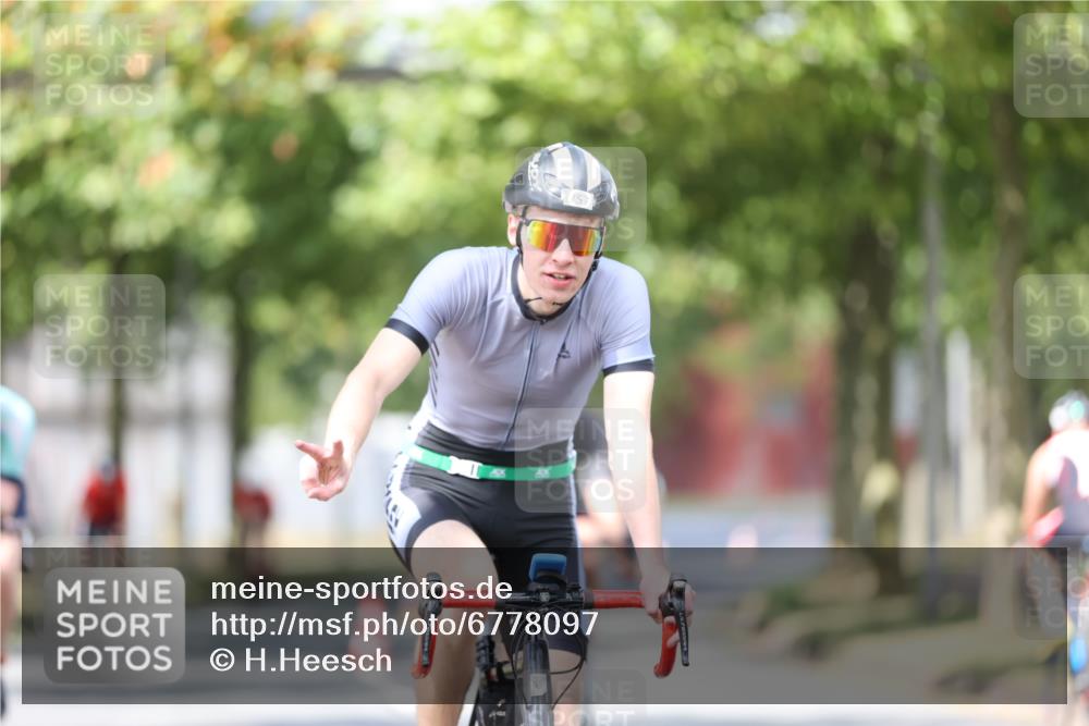 11.08.2024 - GEWOBA Citytriathlon Bremen H.Heesch http://msf.ph/oto/6778097 11.08.2024 11:46:27 Radfahren 703, 757, 768, 773, 839, 843, 942 meine-sportfotos.de
