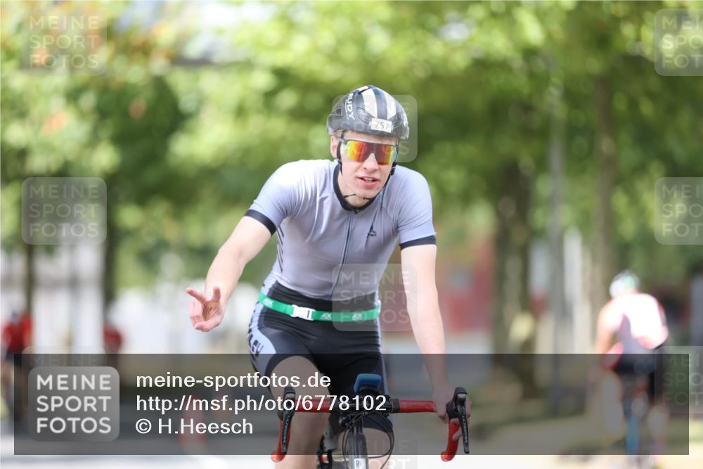 11.08.2024 - GEWOBA Citytriathlon Bremen H.Heesch http://msf.ph/oto/6778102 11.08.2024 11:46:27 Radfahren 703, 757, 768, 773, 839, 843, 942 meine-sportfotos.de
