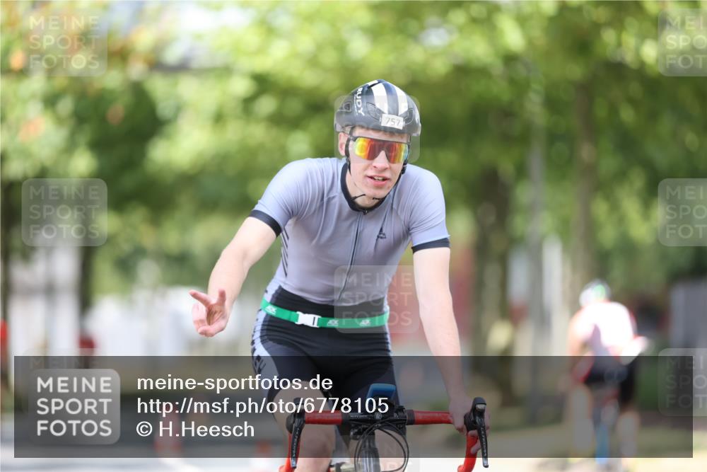 11.08.2024 - GEWOBA Citytriathlon Bremen H.Heesch http://msf.ph/oto/6778105 11.08.2024 11:46:27 Radfahren 703, 757, 768, 773, 839, 843, 942 meine-sportfotos.de