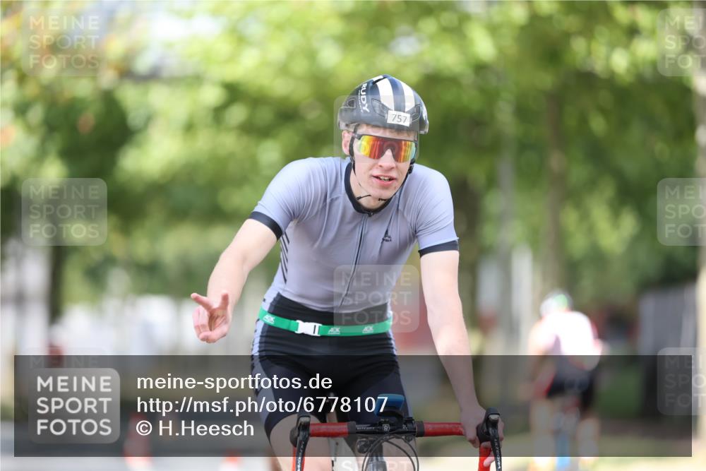 11.08.2024 - GEWOBA Citytriathlon Bremen H.Heesch http://msf.ph/oto/6778107 11.08.2024 11:46:27 Radfahren 703, 757, 768, 773, 839, 843, 942 meine-sportfotos.de