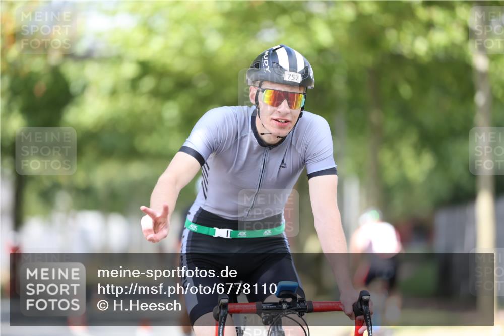 11.08.2024 - GEWOBA Citytriathlon Bremen H.Heesch http://msf.ph/oto/6778110 11.08.2024 11:46:27 Radfahren 703, 757, 768, 773, 839, 843, 942 meine-sportfotos.de