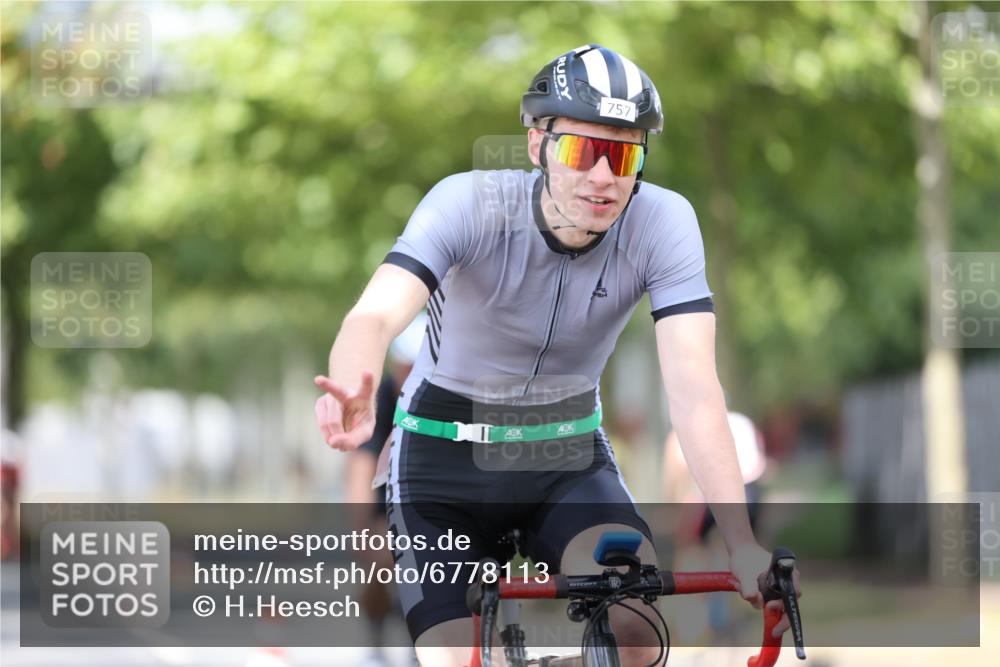 11.08.2024 - GEWOBA Citytriathlon Bremen H.Heesch http://msf.ph/oto/6778113 11.08.2024 11:46:27 Radfahren 703, 757, 768, 773, 839, 843, 942 meine-sportfotos.de