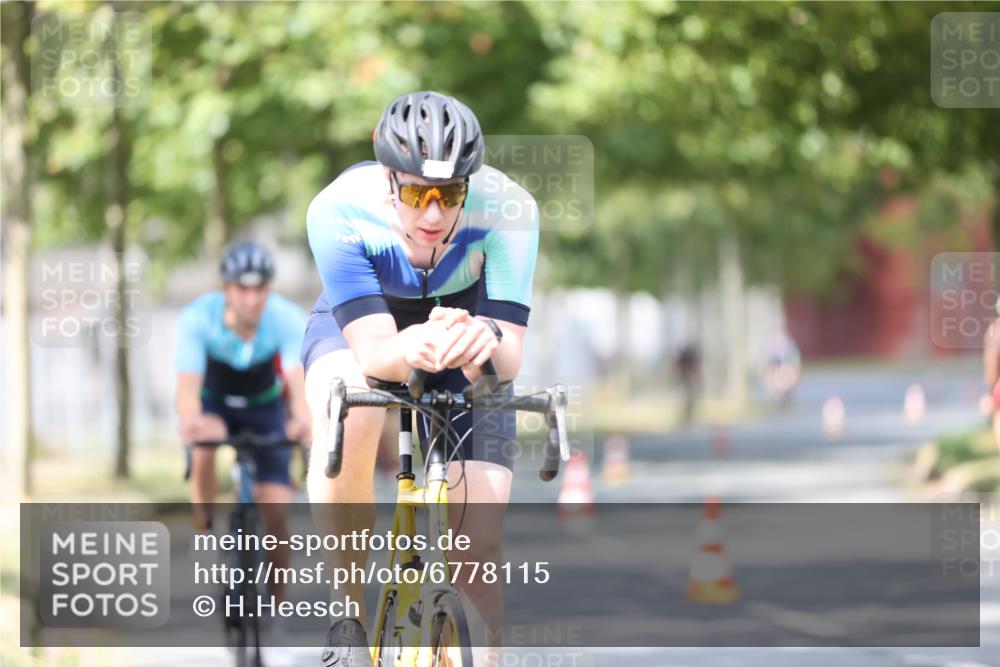 11.08.2024 - GEWOBA Citytriathlon Bremen H.Heesch http://msf.ph/oto/6778115 11.08.2024 11:46:28 Radfahren 703, 757, 768, 773, 839, 843, 942 meine-sportfotos.de