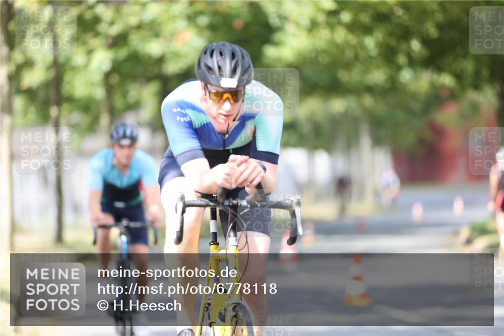 11.08.2024 - GEWOBA Citytriathlon Bremen H.Heesch http://msf.ph/oto/6778118 11.08.2024 11:46:28 Radfahren 703, 757, 768, 773, 839, 843, 942 meine-sportfotos.de