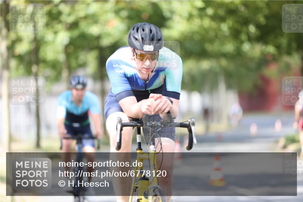 11.08.2024 - GEWOBA Citytriathlon Bremen H.Heesch http://msf.ph/oto/6778120 11.08.2024 11:46:28 Radfahren 703, 757, 768, 773, 839, 843, 942 meine-sportfotos.de