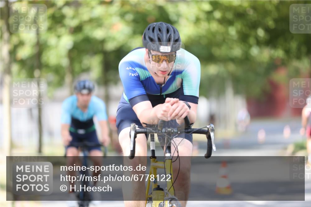 11.08.2024 - GEWOBA Citytriathlon Bremen H.Heesch http://msf.ph/oto/6778122 11.08.2024 11:46:28 Radfahren 703, 757, 768, 773, 839, 843, 942 meine-sportfotos.de