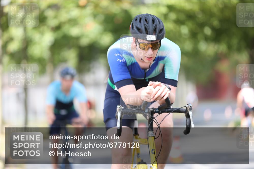 11.08.2024 - GEWOBA Citytriathlon Bremen H.Heesch http://msf.ph/oto/6778128 11.08.2024 11:46:28 Radfahren 703, 757, 768, 773, 839, 843, 942 meine-sportfotos.de