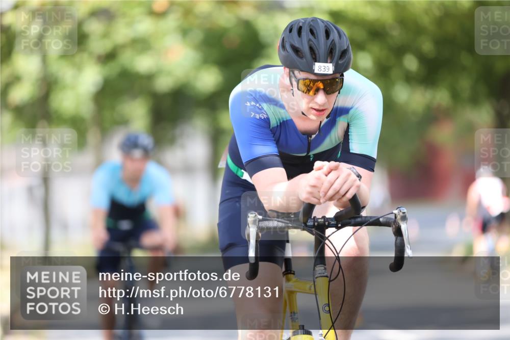 11.08.2024 - GEWOBA Citytriathlon Bremen H.Heesch http://msf.ph/oto/6778131 11.08.2024 11:46:28 Radfahren 703, 757, 768, 773, 839, 843, 942 meine-sportfotos.de