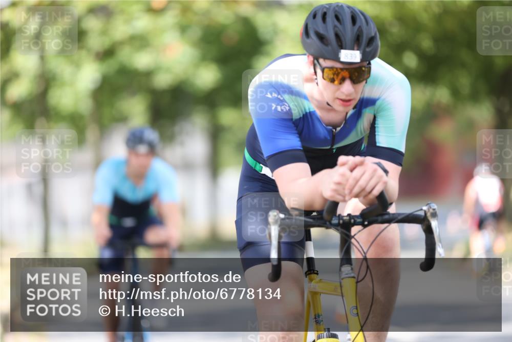 11.08.2024 - GEWOBA Citytriathlon Bremen H.Heesch http://msf.ph/oto/6778134 11.08.2024 11:46:28 Radfahren 703, 757, 768, 773, 839, 843, 942 meine-sportfotos.de