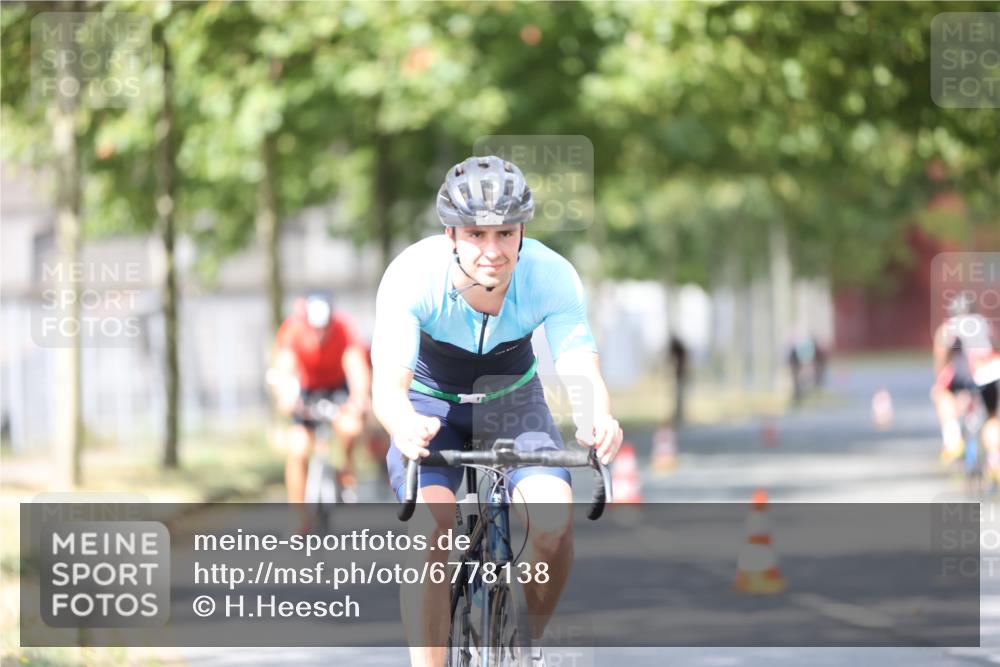 11.08.2024 - GEWOBA Citytriathlon Bremen H.Heesch http://msf.ph/oto/6778138 11.08.2024 11:46:29 Radfahren 703, 757, 768, 773, 839, 843, 942 meine-sportfotos.de