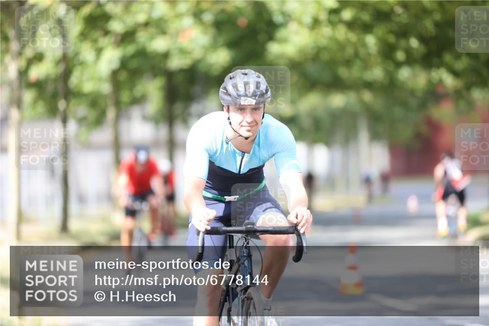 11.08.2024 - GEWOBA Citytriathlon Bremen H.Heesch http://msf.ph/oto/6778144 11.08.2024 11:46:29 Radfahren 703, 757, 768, 773, 839, 843, 942 meine-sportfotos.de