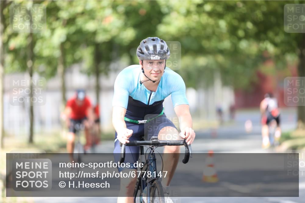 11.08.2024 - GEWOBA Citytriathlon Bremen H.Heesch http://msf.ph/oto/6778147 11.08.2024 11:46:29 Radfahren 703, 757, 768, 773, 839, 843, 942 meine-sportfotos.de