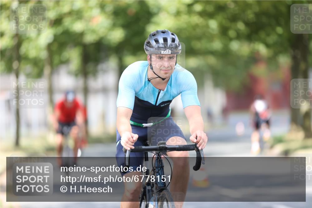 11.08.2024 - GEWOBA Citytriathlon Bremen H.Heesch http://msf.ph/oto/6778151 11.08.2024 11:46:29 Radfahren 703, 757, 768, 773, 839, 843, 942 meine-sportfotos.de