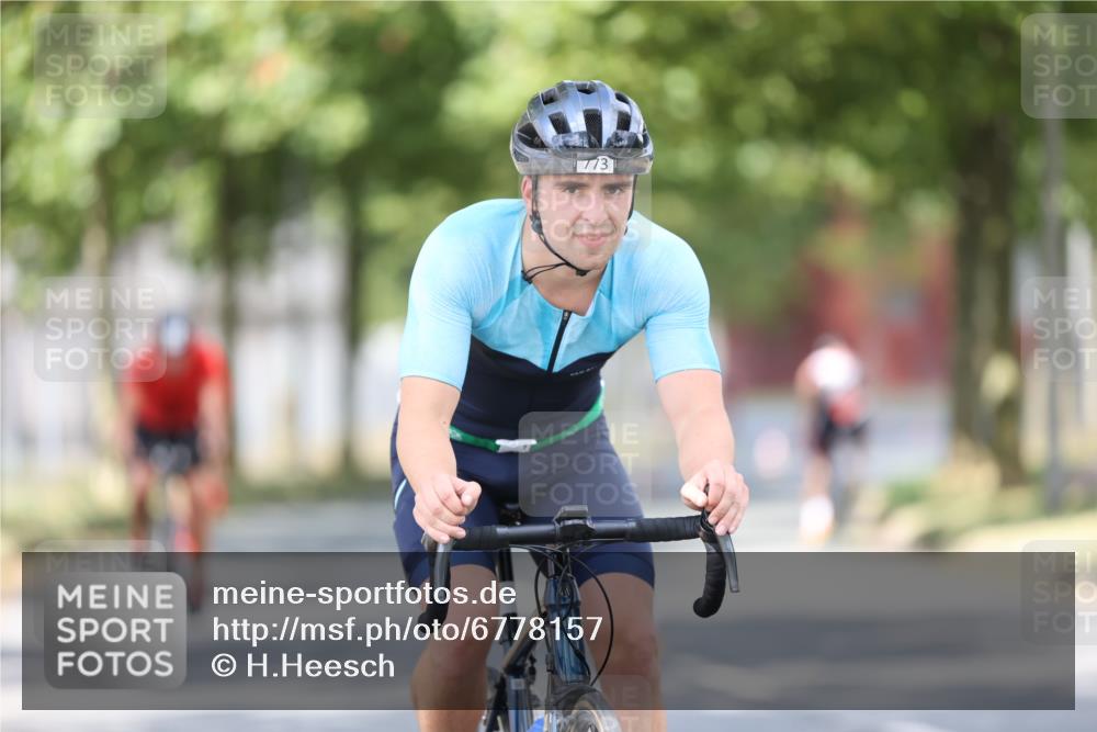 11.08.2024 - GEWOBA Citytriathlon Bremen H.Heesch http://msf.ph/oto/6778157 11.08.2024 11:46:29 Radfahren 703, 757, 768, 773, 839, 843, 942 meine-sportfotos.de