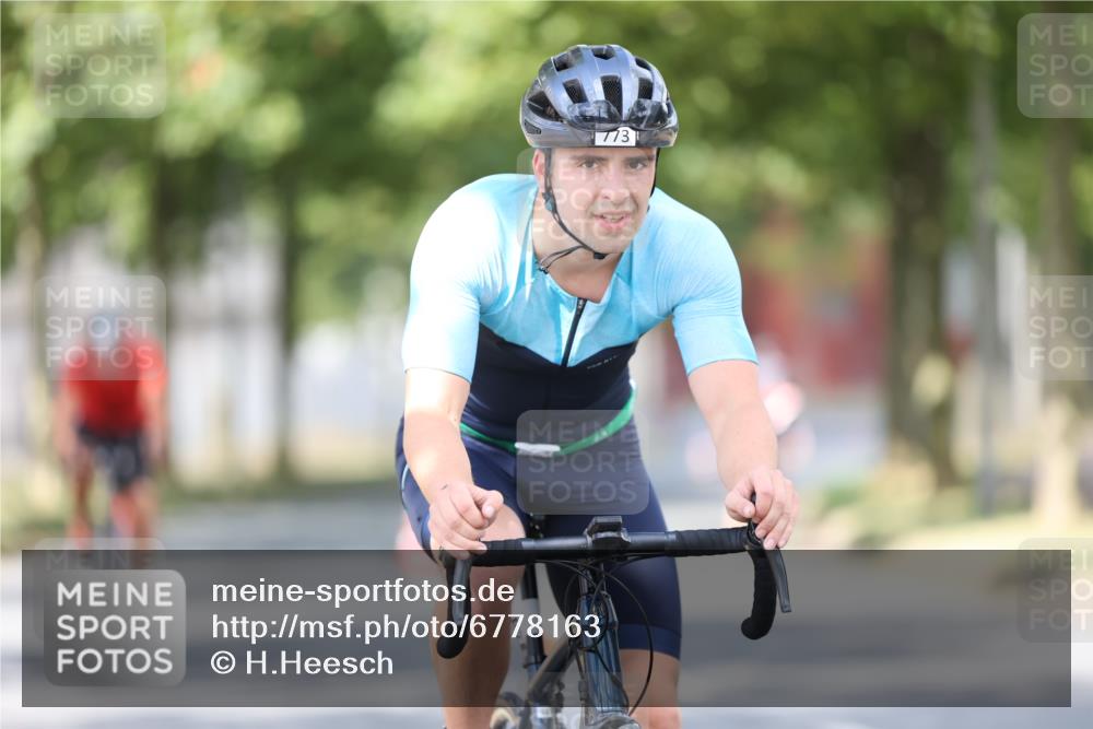 11.08.2024 - GEWOBA Citytriathlon Bremen H.Heesch http://msf.ph/oto/6778163 11.08.2024 11:46:29 Radfahren 703, 757, 768, 773, 839, 843, 942 meine-sportfotos.de