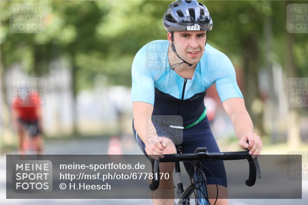 11.08.2024 - GEWOBA Citytriathlon Bremen H.Heesch http://msf.ph/oto/6778170 11.08.2024 11:46:29 Radfahren 703, 757, 768, 773, 839, 843, 942 meine-sportfotos.de