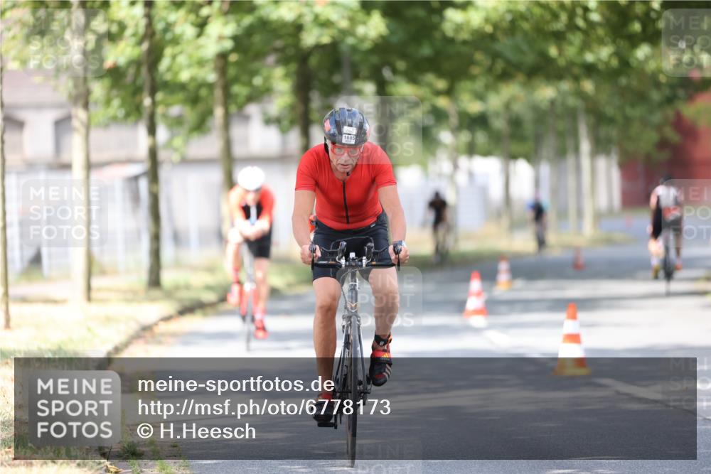 11.08.2024 - GEWOBA Citytriathlon Bremen H.Heesch http://msf.ph/oto/6778173 11.08.2024 11:46:30 Radfahren 703, 757, 768, 773, 839, 843, 942, 1040 meine-sportfotos.de