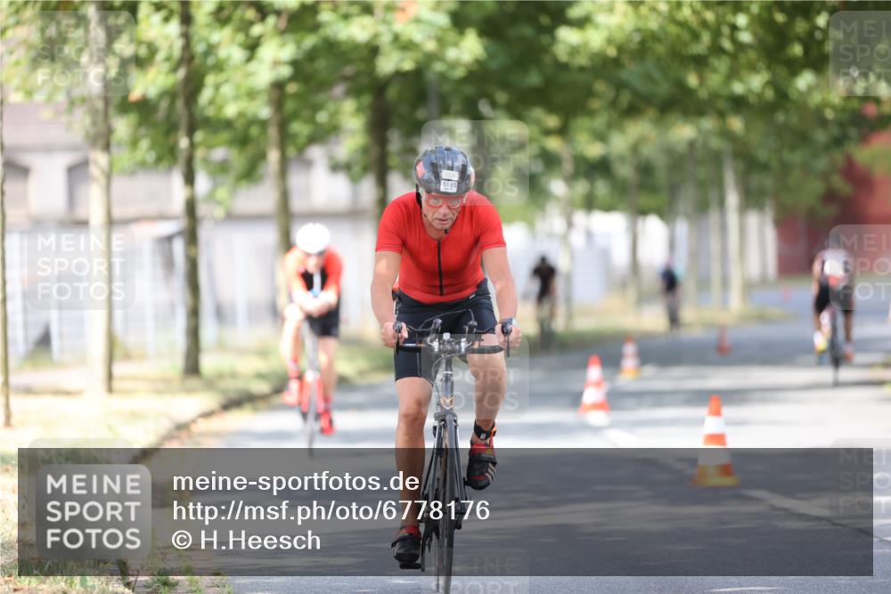 11.08.2024 - GEWOBA Citytriathlon Bremen H.Heesch http://msf.ph/oto/6778176 11.08.2024 11:46:30 Radfahren 703, 757, 768, 773, 839, 843, 942, 1040 meine-sportfotos.de