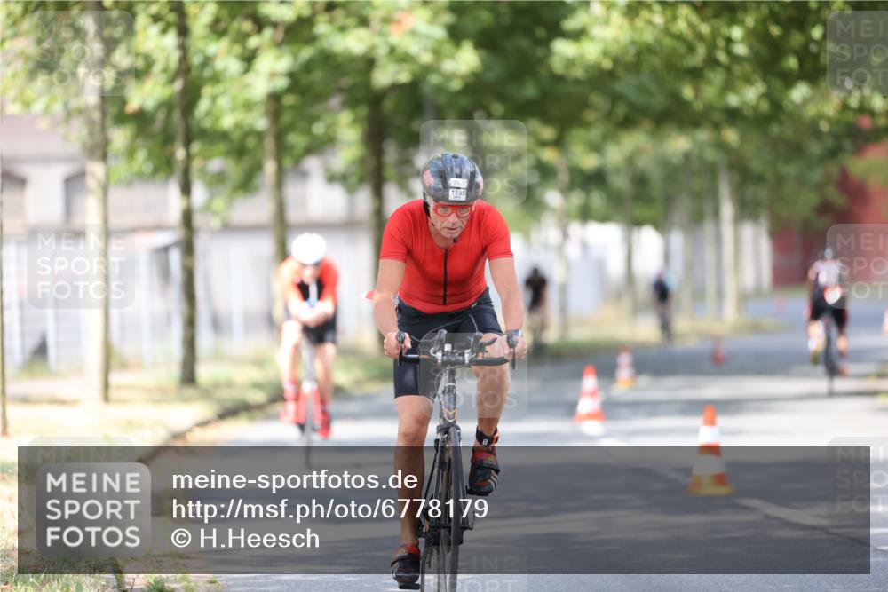 11.08.2024 - GEWOBA Citytriathlon Bremen H.Heesch http://msf.ph/oto/6778179 11.08.2024 11:46:30 Radfahren 703, 757, 768, 773, 839, 843, 942, 1040 meine-sportfotos.de